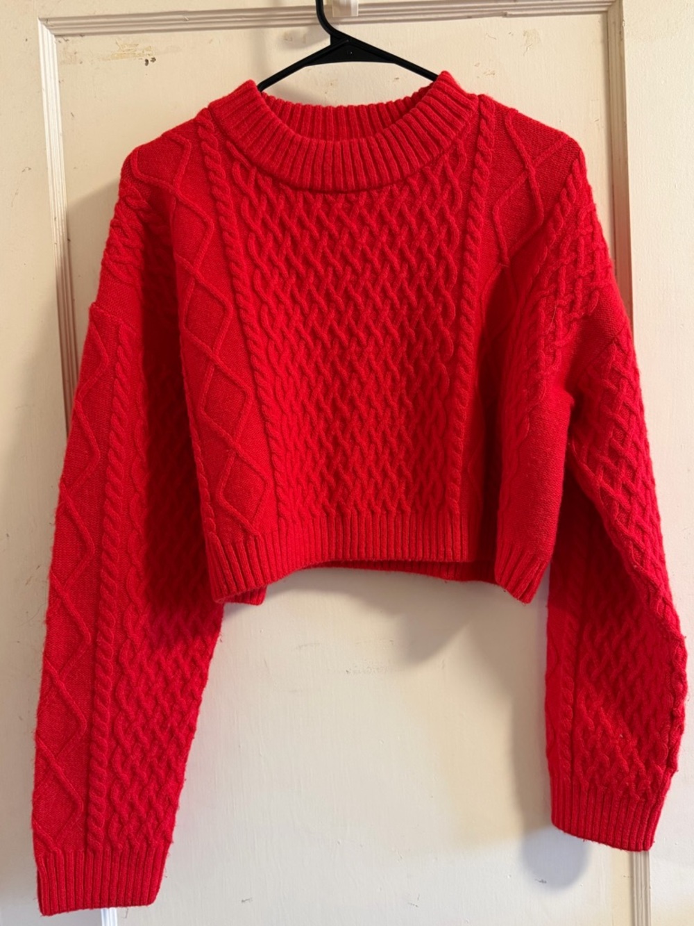 H&M Red Cable-Knit Cropped Crewneck Sweater